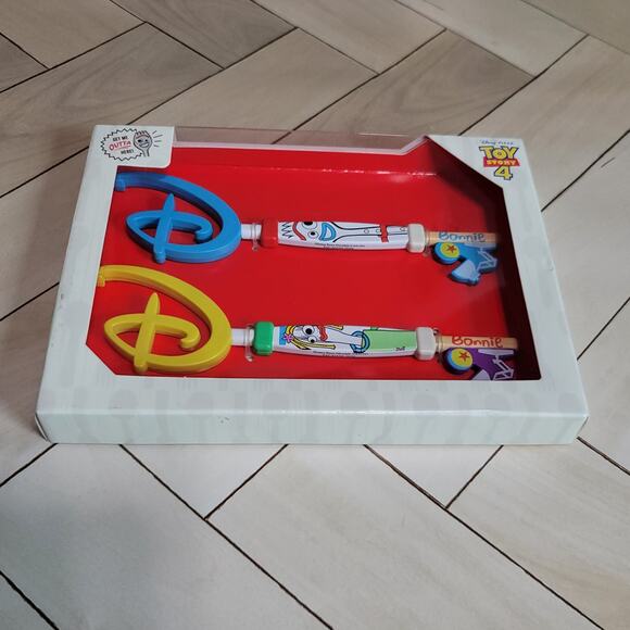 Disney Pixar Toy Story 4 Collectible Key Set - Forky and Karen Beverly - Picture 5 of 14